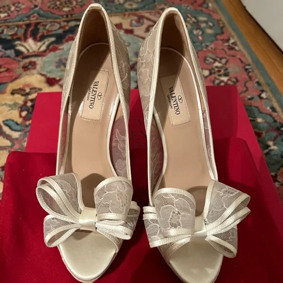 Valentino Bow Valentino Ivory Shoes Valentino Shoes Never Been